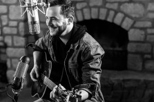 Americana Roots Singer-Songwriter Starts New Chapter With Single Release \\\