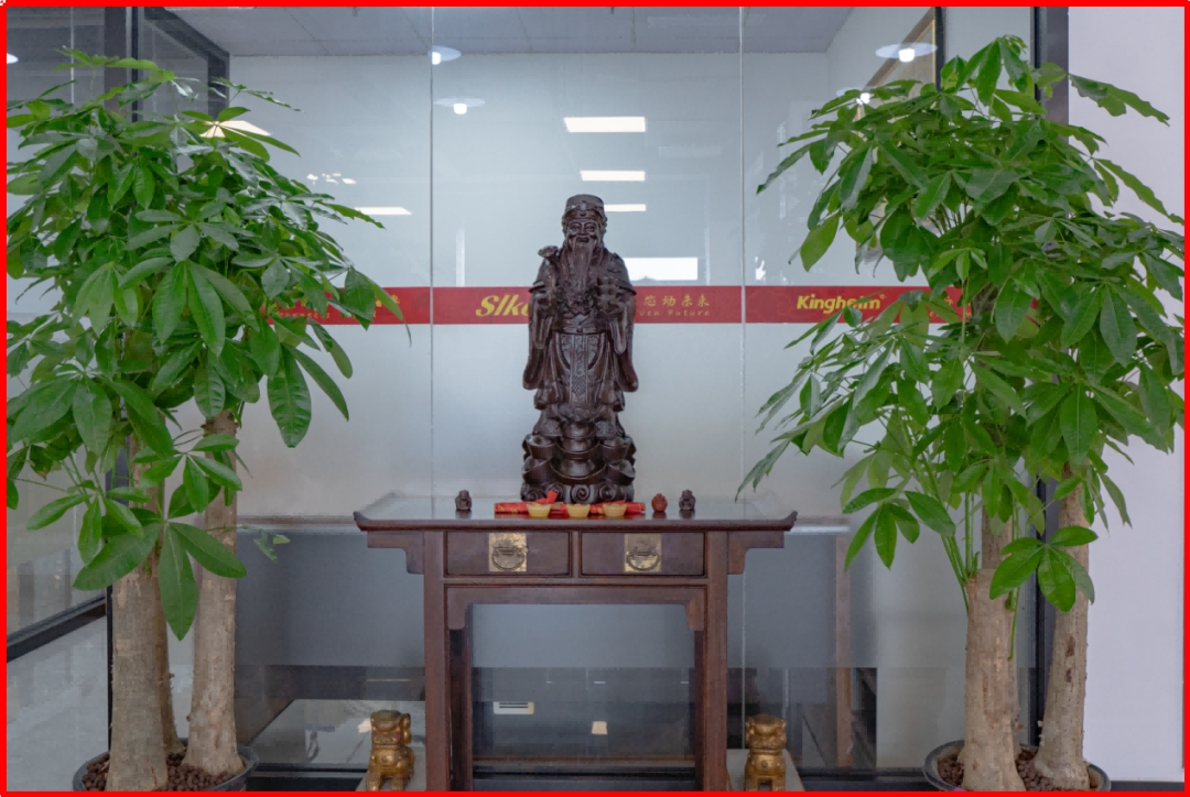 The God of Wealth arrives, bringing prosperity!