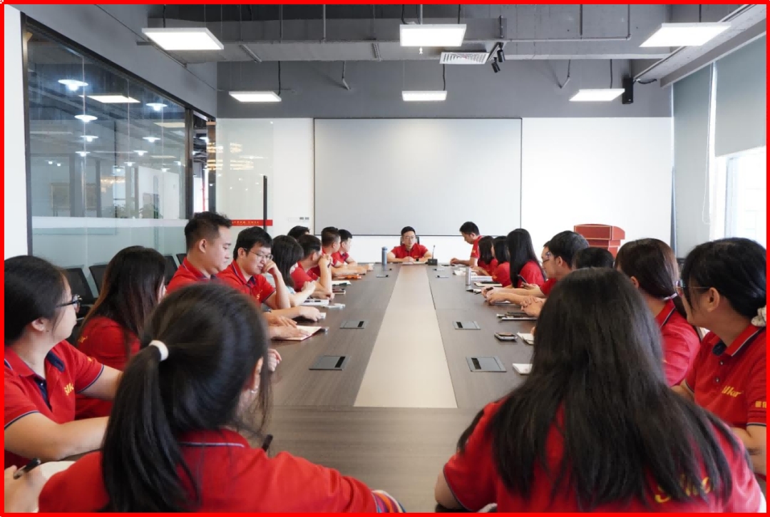 Slkor Vice General Manager Mr. He Junju leading a meeting