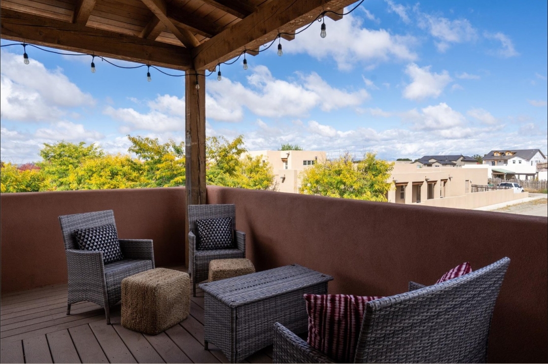 Top Real Estate Agent in Santa Fe, NM Lists Unique 3,468-Square-Foot Townhome Offering Artists and Entrepreneurs Ideal Work-from-Home Setup Top Real Estate Agent in Santa Fe, NM Lists Unique 3,468-Square-Foot Townhome Offering Artists and Entrepreneurs Ideal Work-from-Home Setup
