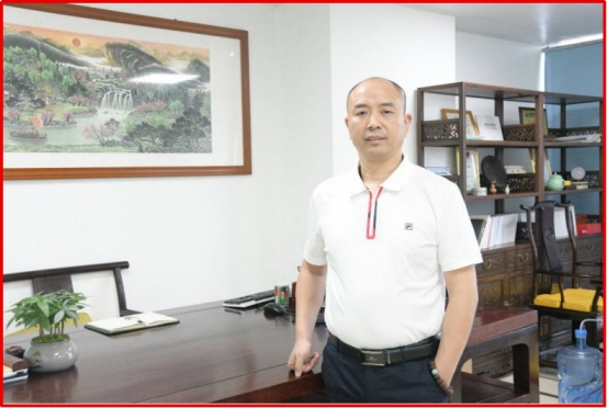 Mr. Song Shiqiang at the Huaqiangbei Office Mr. Song Shiqiang at the Huaqiangbei Office