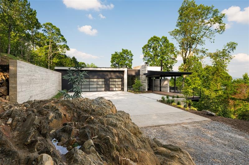 Modern Mountain Home Architects in Asheville, NC Complete Two-Volume Residence on Elevated Blue Ridge Ridgeline Modern Mountain Home Architects in Asheville, NC Complete Two-Volume Residence on Elevated Blue Ridge Ridgeline