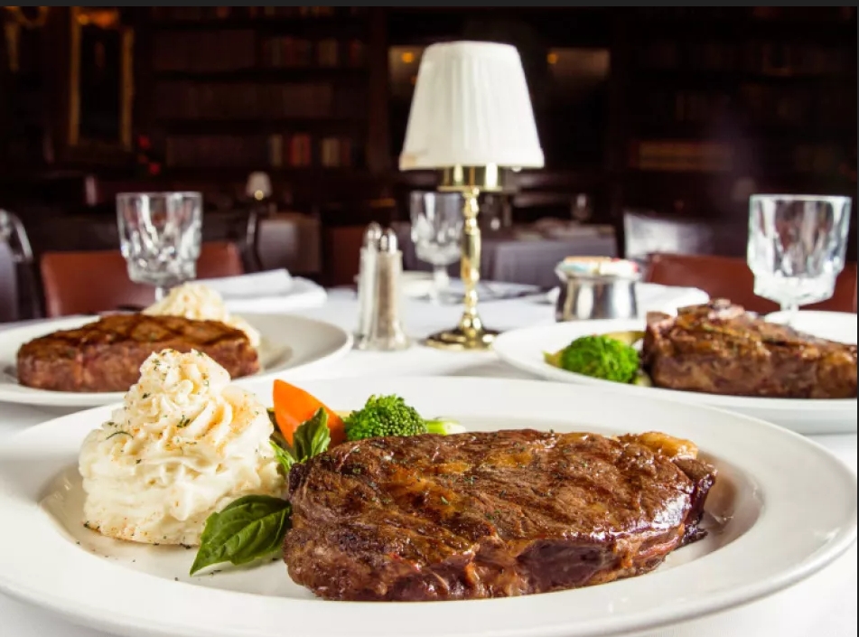 Robert Lawrence Vancouver Highlights Hy’s Steakhouse & Cocktail Bar as a Classic Vancouver Dining Destination