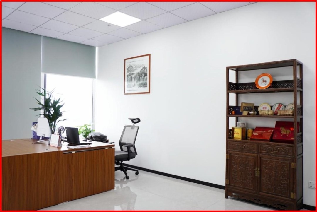 Chief Engineer Mr. Qin&rsquo;s bright and airy office
