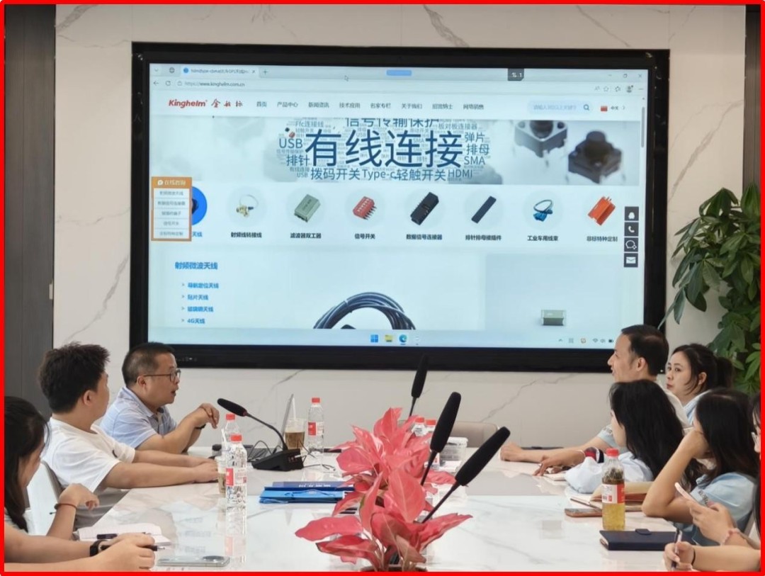 Kinghelm Chief Engineer Mr. Qin (first from left) training brand agent New Oriental Electronics!