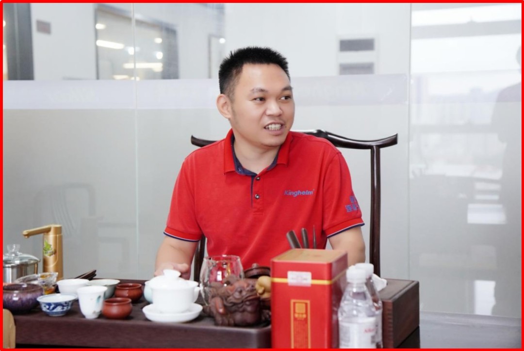 Top Salesperson Deng Haifeng in an interview with the Kinghelm press team