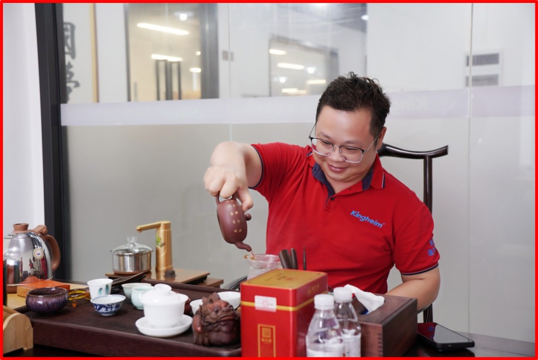 Kinghelm and Slkoric: The tea is ready. We look forward to meeting you.