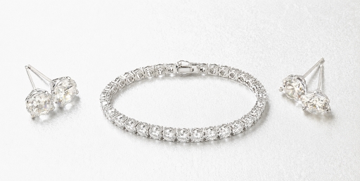 Men's Diamond Jewelry Online: Whiteflash Applies Its Craftsmanship and Service Standards to Men's Rings, Bands, and Cuff Links Men's Diamond Jewelry Online: Whiteflash Applies Its Craftsmanship and Service Standards to Men's Rings, Bands, and Cuff Links