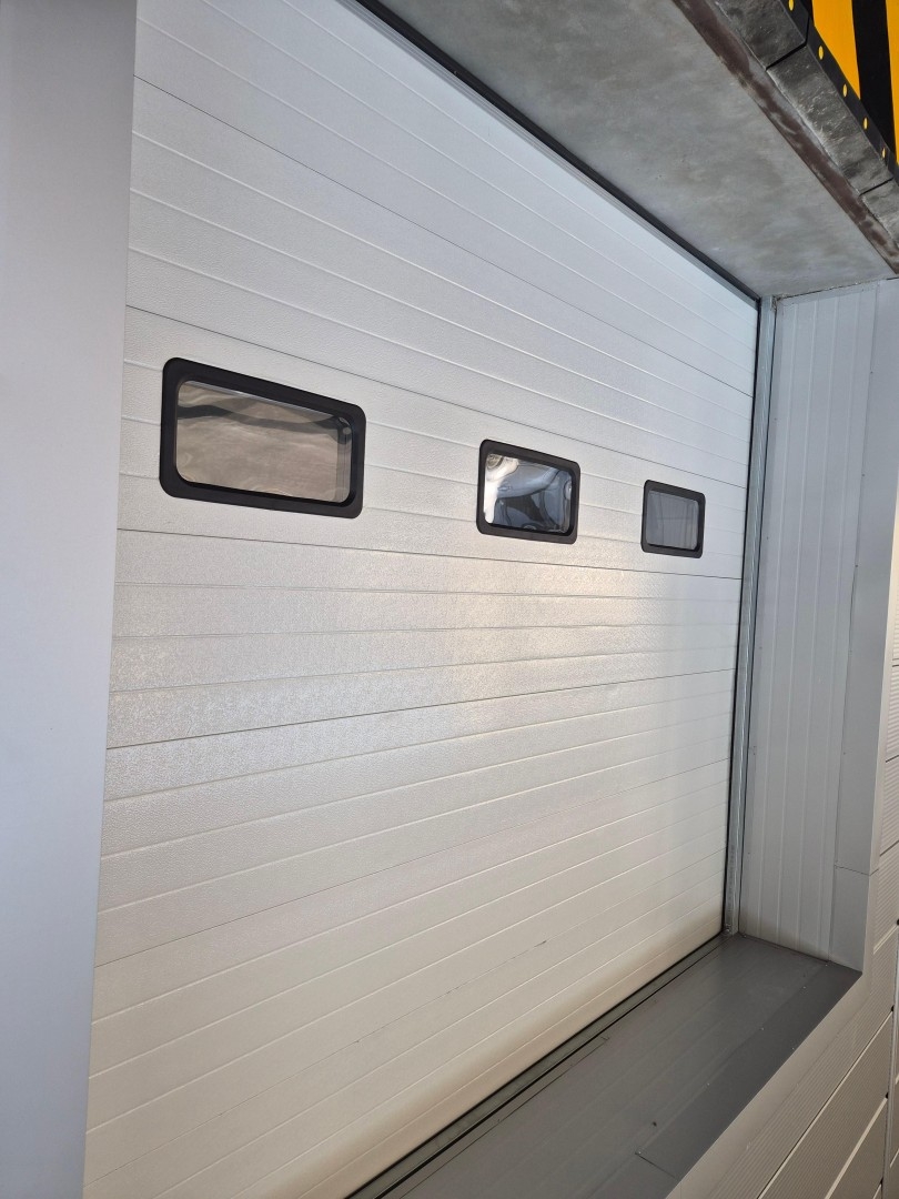 industrial sectional door