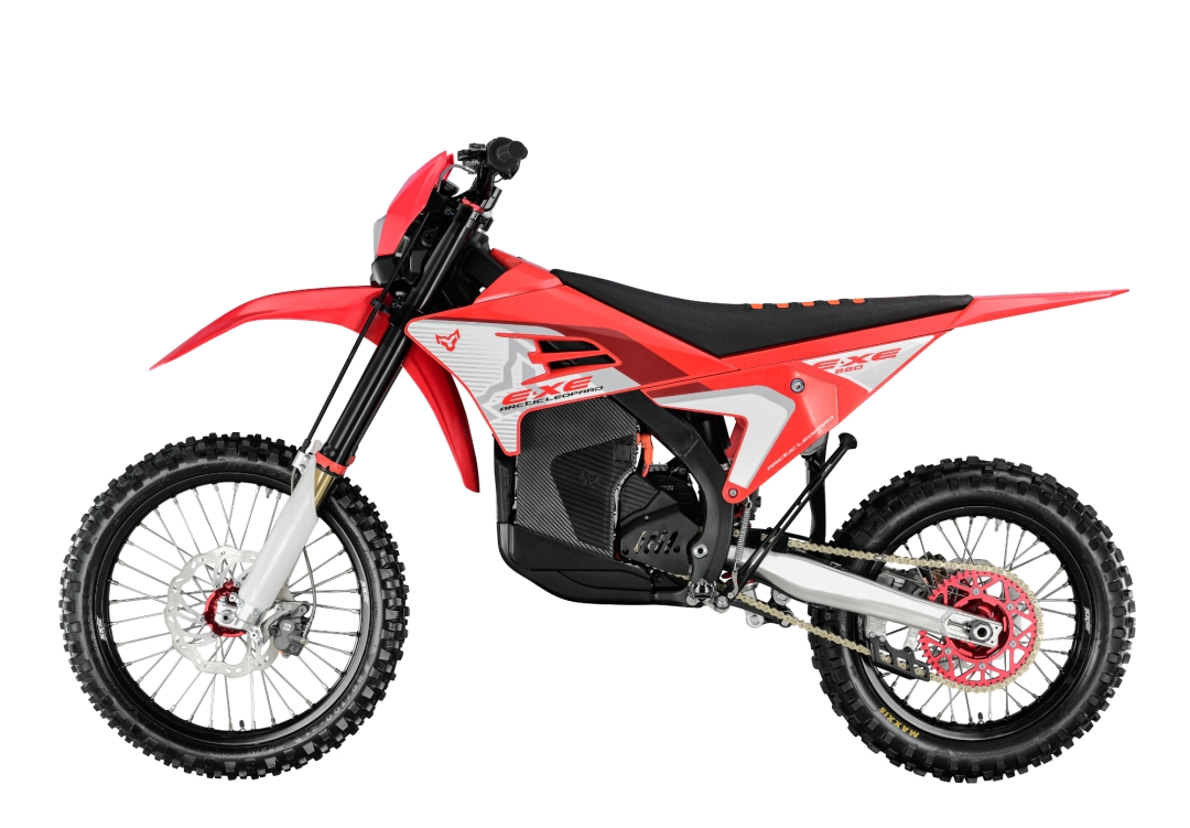 E·XE 880 Enduro electric dirt bike