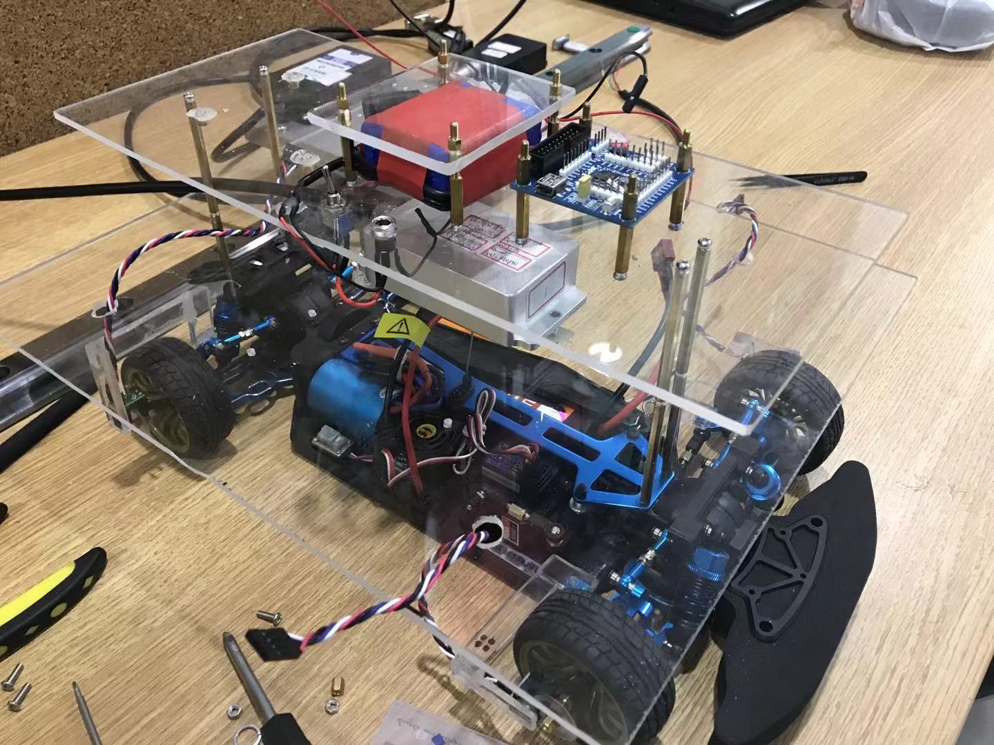 Algorithm Research of Magnetometer Assisted Inertial Navigation System for Mobile Robots