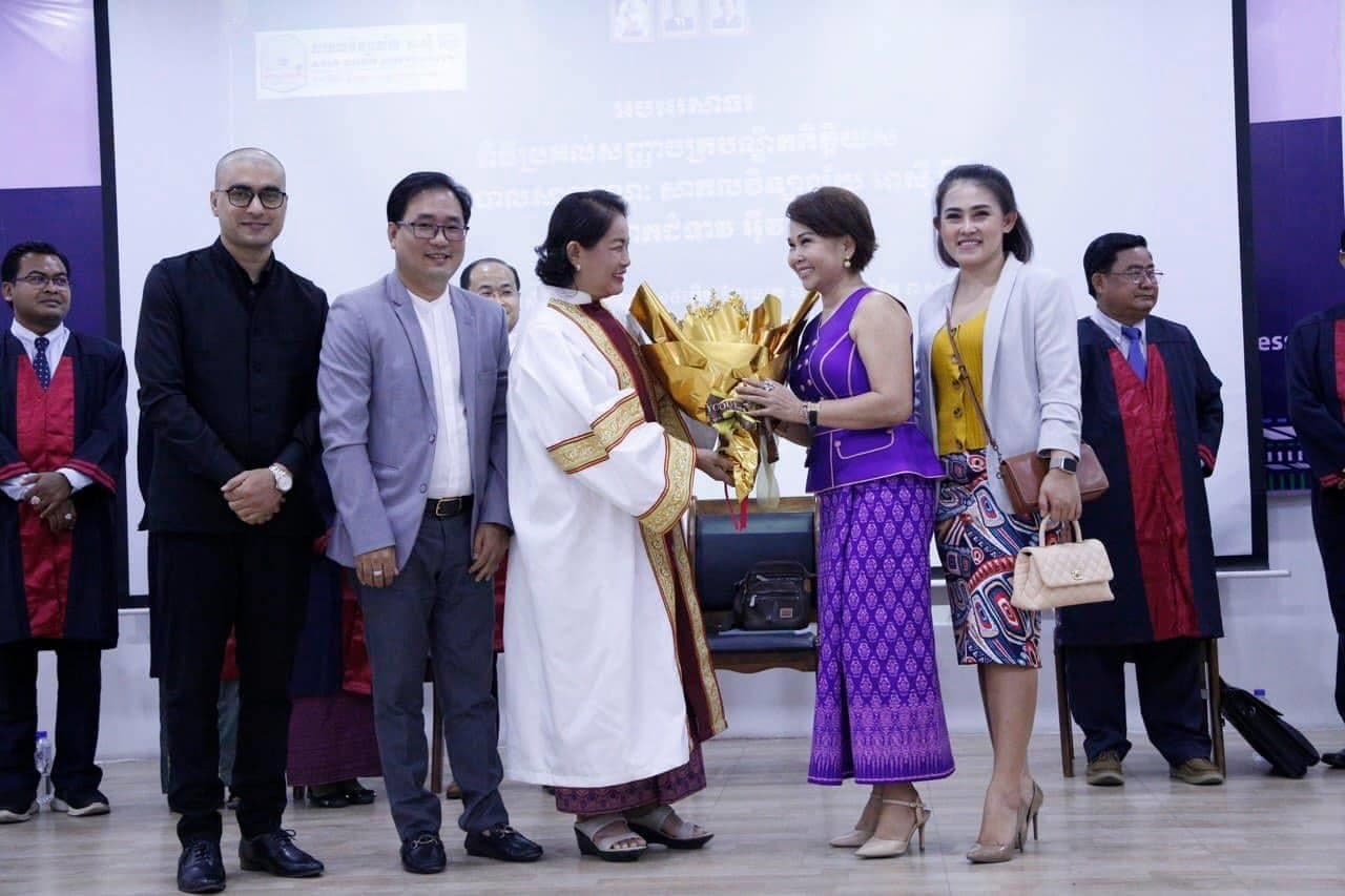 Asia\'s Woman of the Year Receives Honorary Doctorate in Public Administration