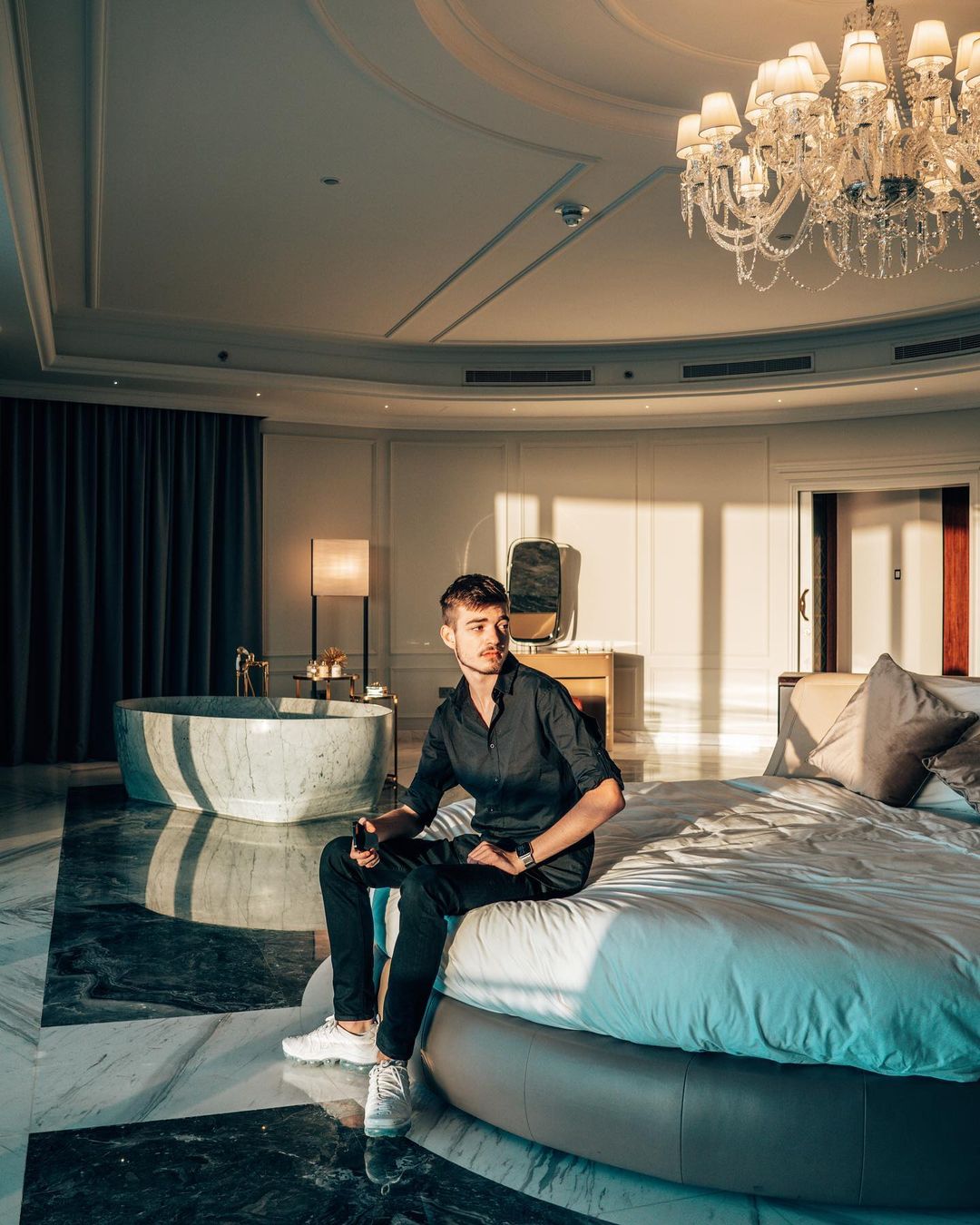 Engjell Berisha, Instagram Celebrity who became the face of E-Commerce in Dubai & The Story Behind It Engjell Berisha, Instagram Celebrity who became the face of E-Commerce in Dubai & The Story Behind It
