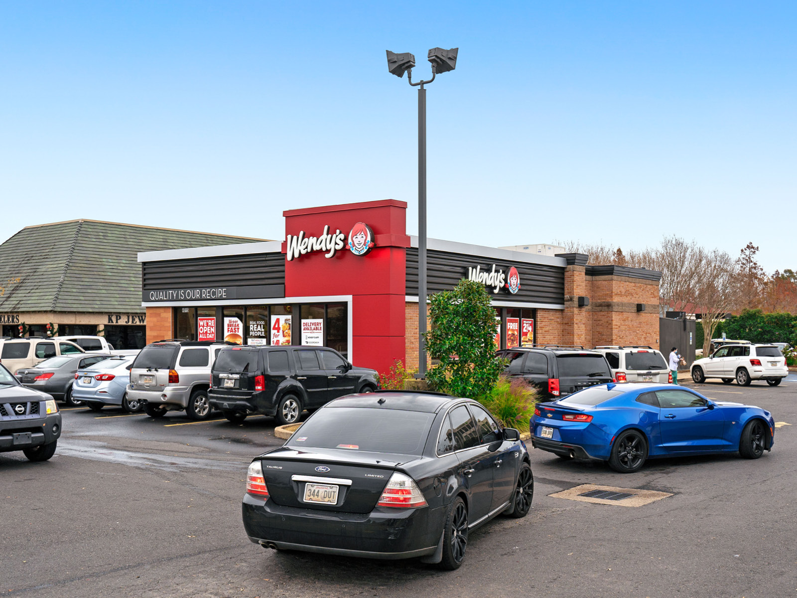 Hanley Investment Group Arranges Sale of Single-Tenant Wendy’s Drive-Thru in Alexandria, La. to California Buyer