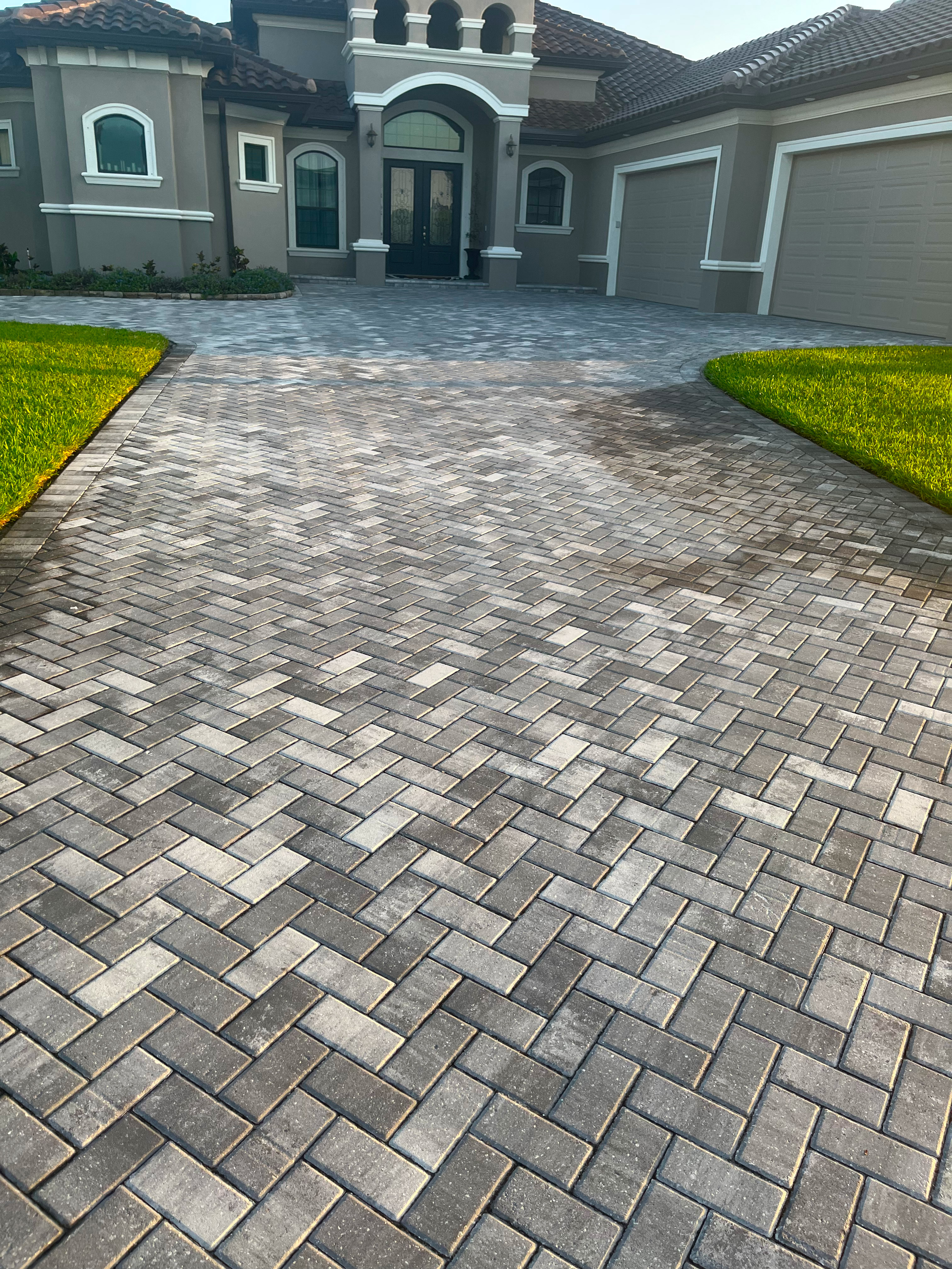 Mare Pavers LLC, a Paving Contractor in Melbourne Fl, Launches New Website!