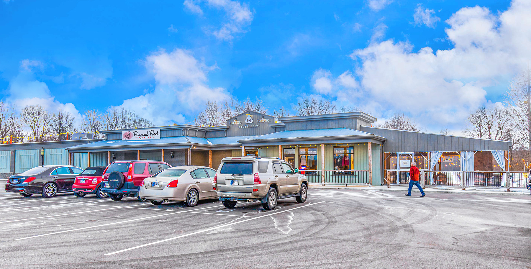 Hanley Investment Group Arranges Sale of 11,400 SF Retail Center in Affluent Indianapolis Suburb for $3,145,000 