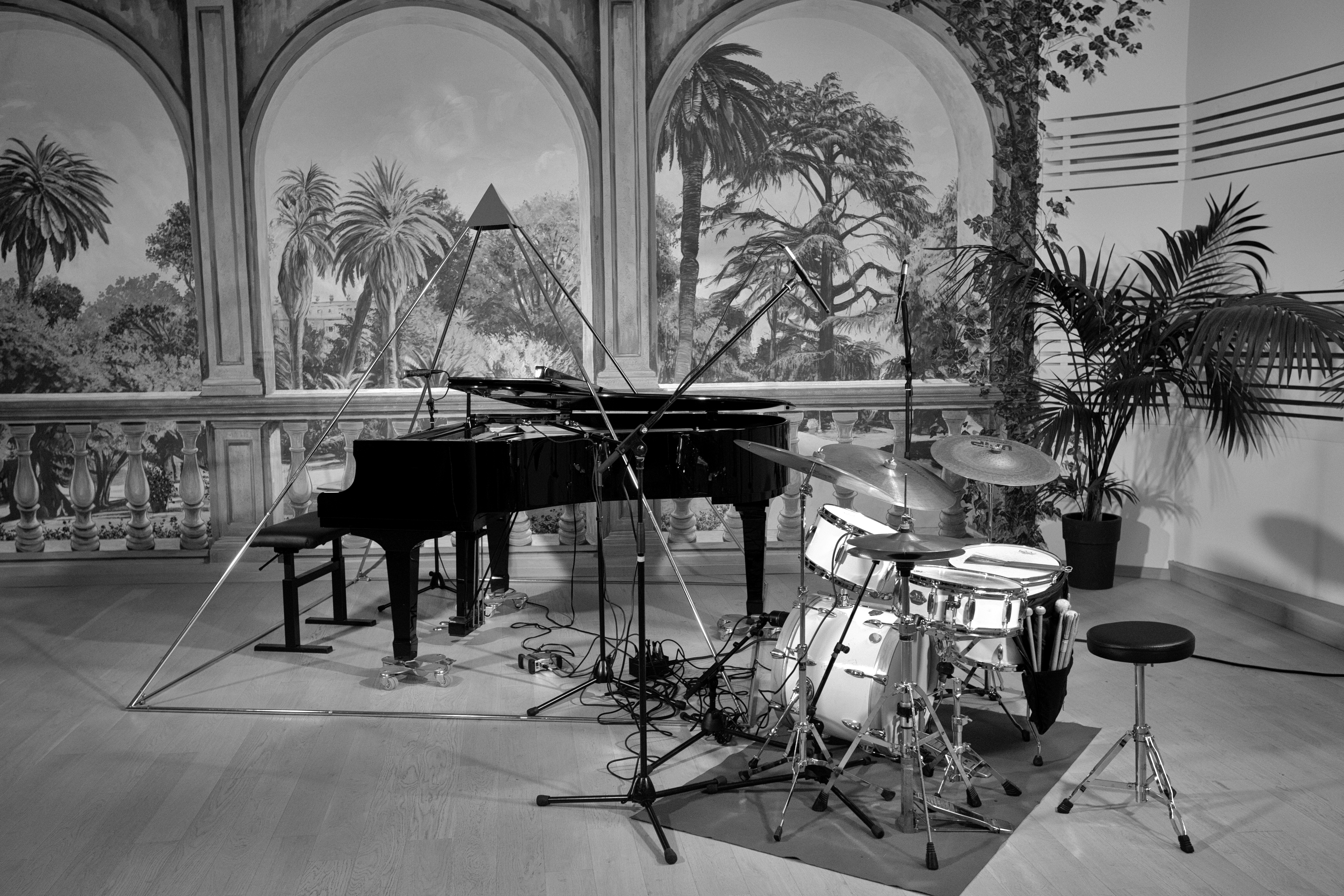 Heat the silent: A contemporary Jazz Ballads video-album by Louis Siciliano and Mauro Salvatore. Heat the silent: A contemporary Jazz Ballads video-album by Louis Siciliano and Mauro Salvatore.