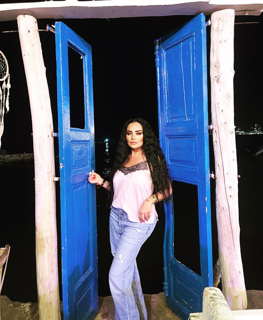 Narimane Al Labbane, a renowned lifestyle and travel blogger