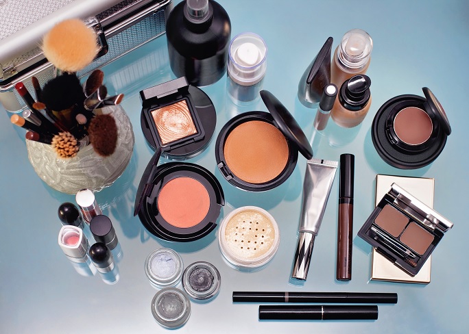 Cosmetics Market by Product Type, Share, Size, Distribution Channel, End User 2022-2027