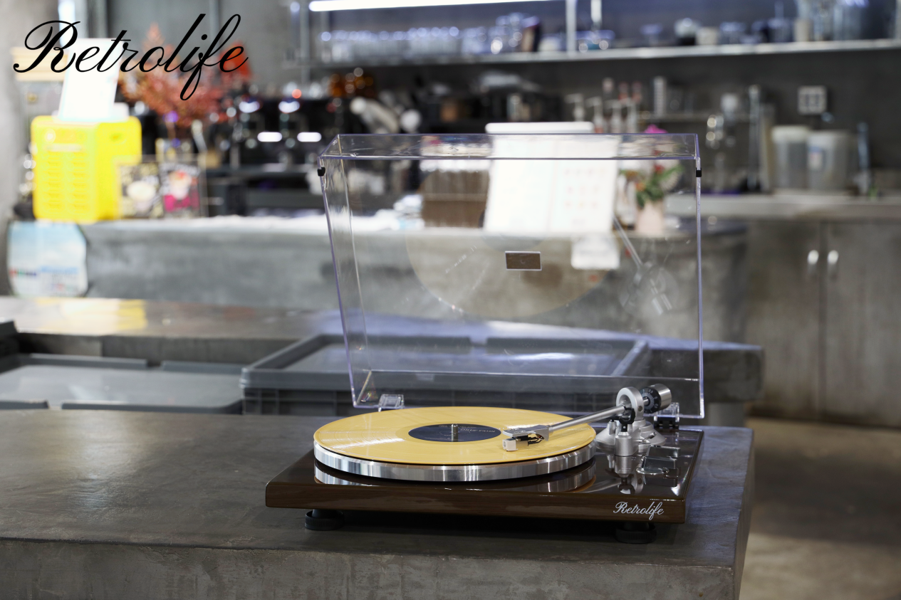 Retrolife Brings Back the Nostalgia of the Classic Turntable Retrolife Brings Back the Nostalgia of the Classic Turntable
