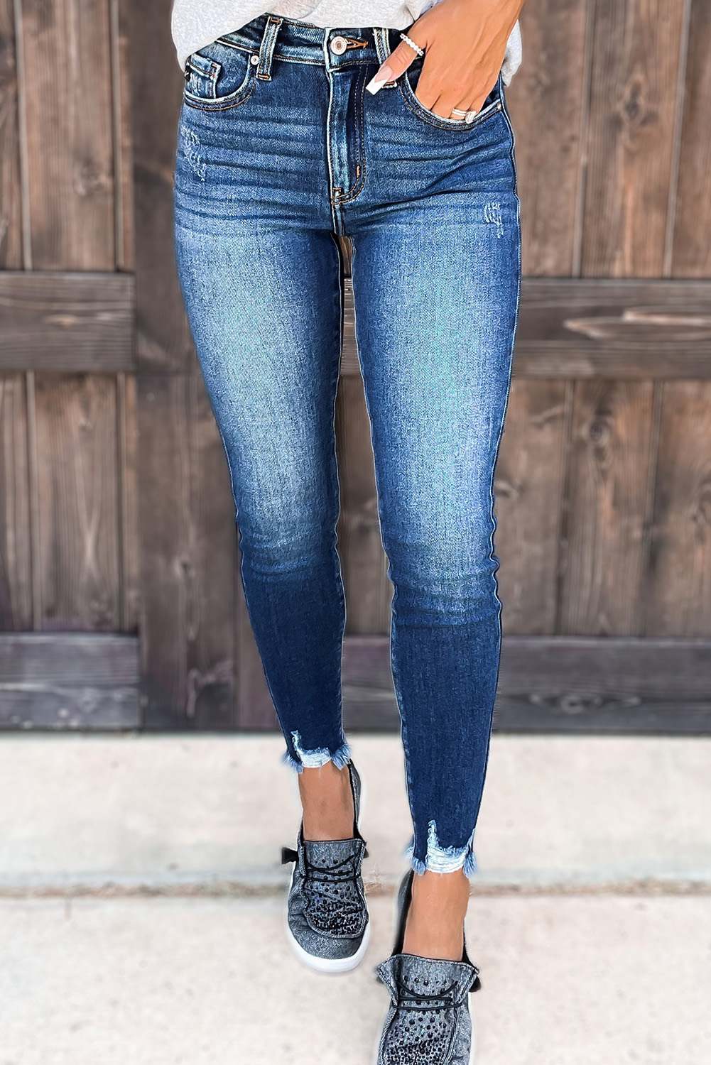 Useful tips to keep in mind when finding cheap distressed jeans for women