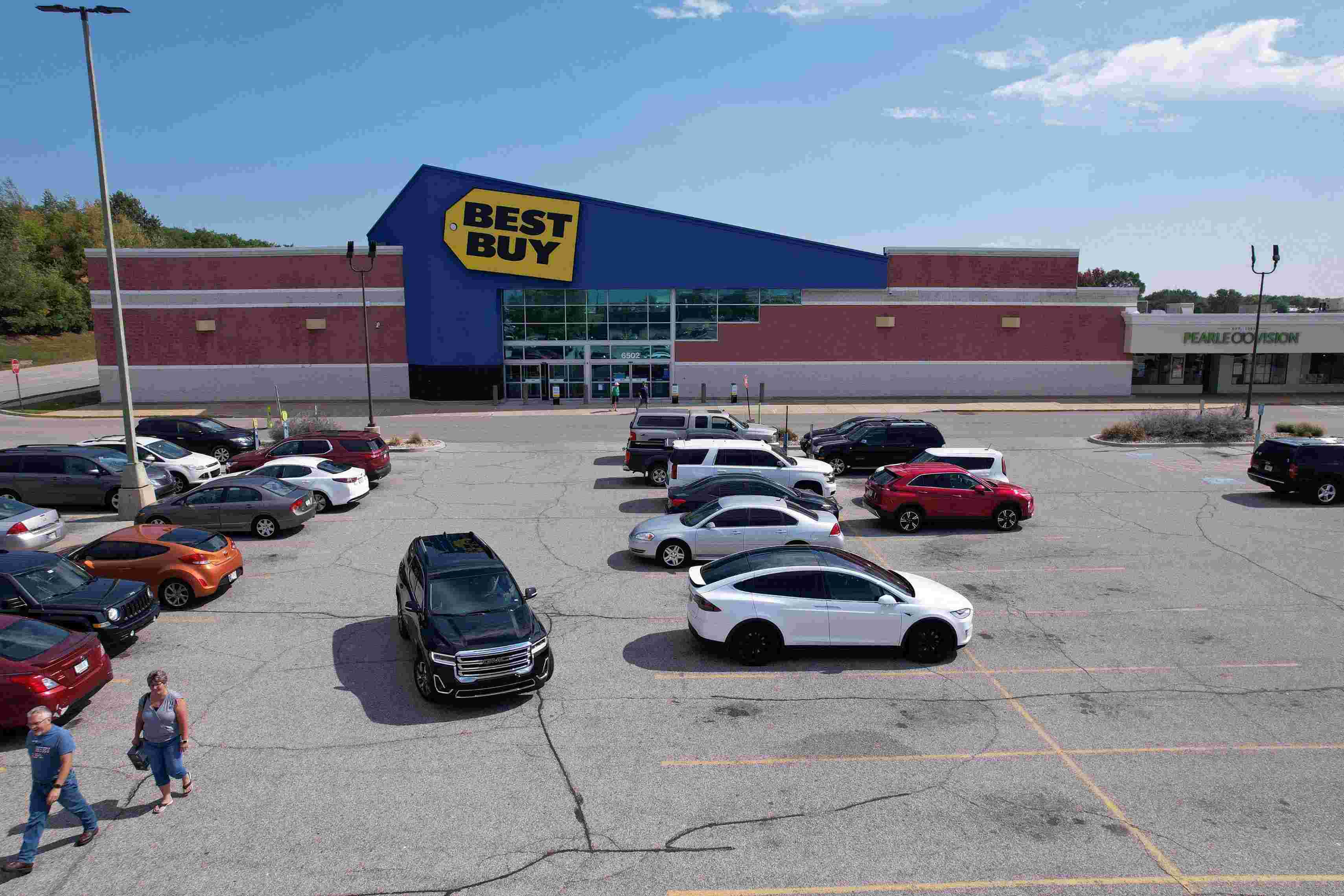 The Boulder Group Arranges Sale of Net Lease Best Buy Property in the South Bend MSA