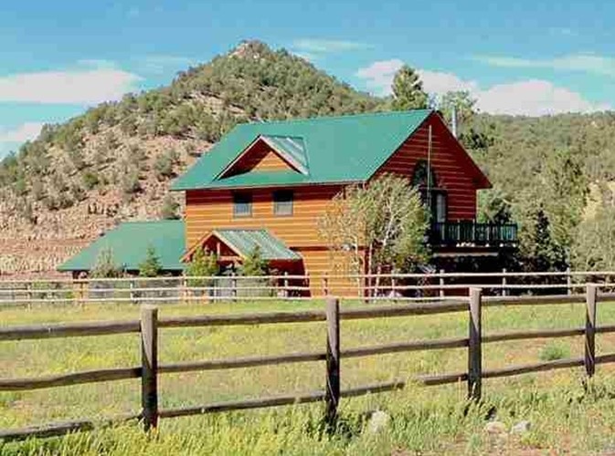 Real Estate Agent in Ridgway, CO, Ninah Hunter, Guides Buyers and Sellers to Make Educated Real Estate Decisions