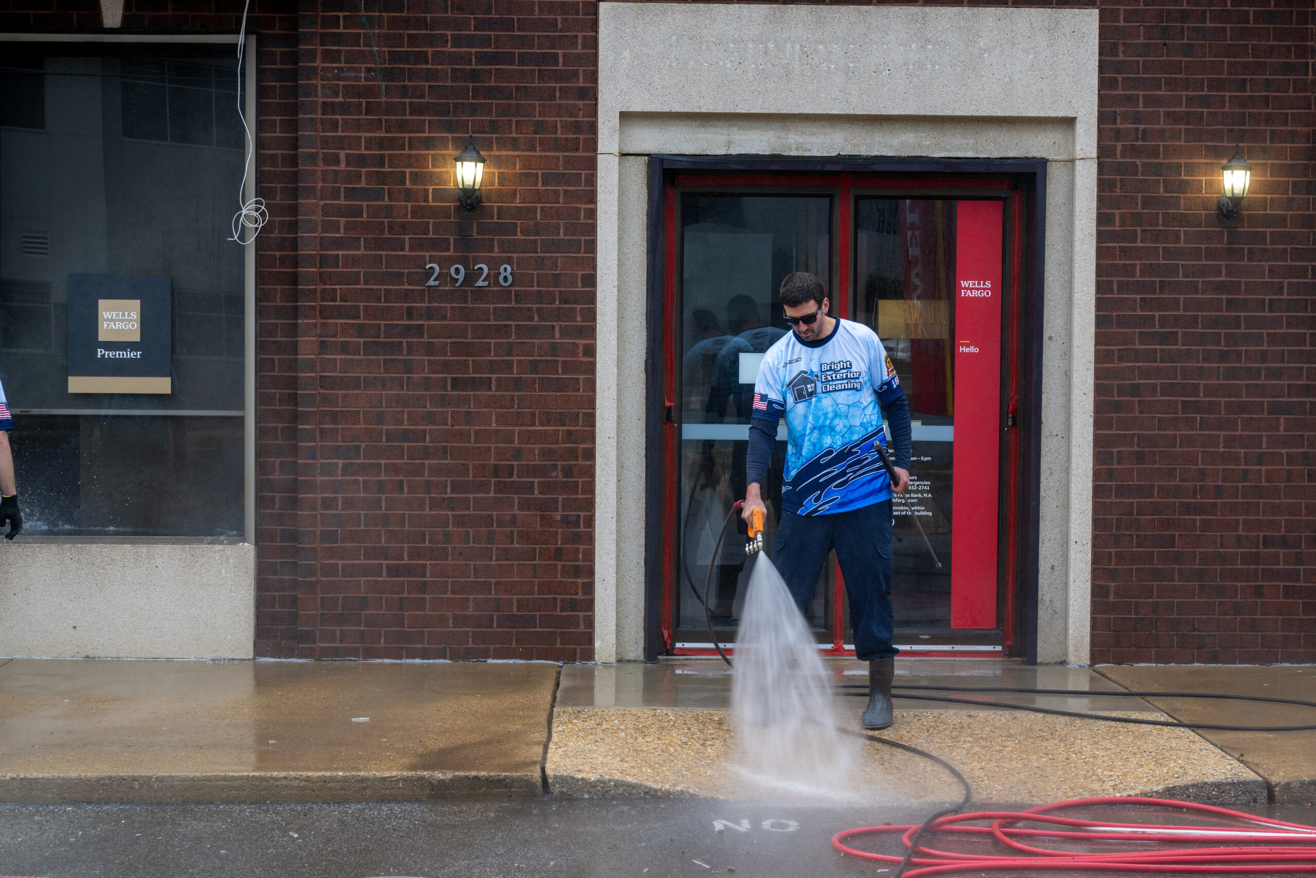 Sparkling Surfaces: The Benefits of High Pressure Cleaning and Driveway Pressure Washing