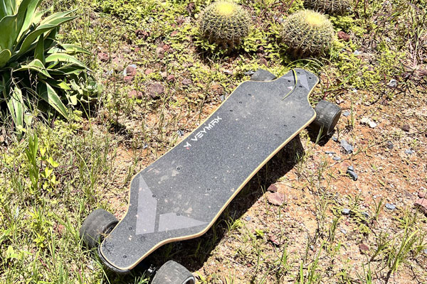 Veymax electric skateboard with remote