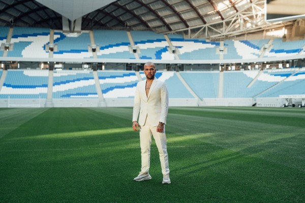 Daniel Alves Joins The Light Defi Group And Excites Investors Of Cryptocurrency